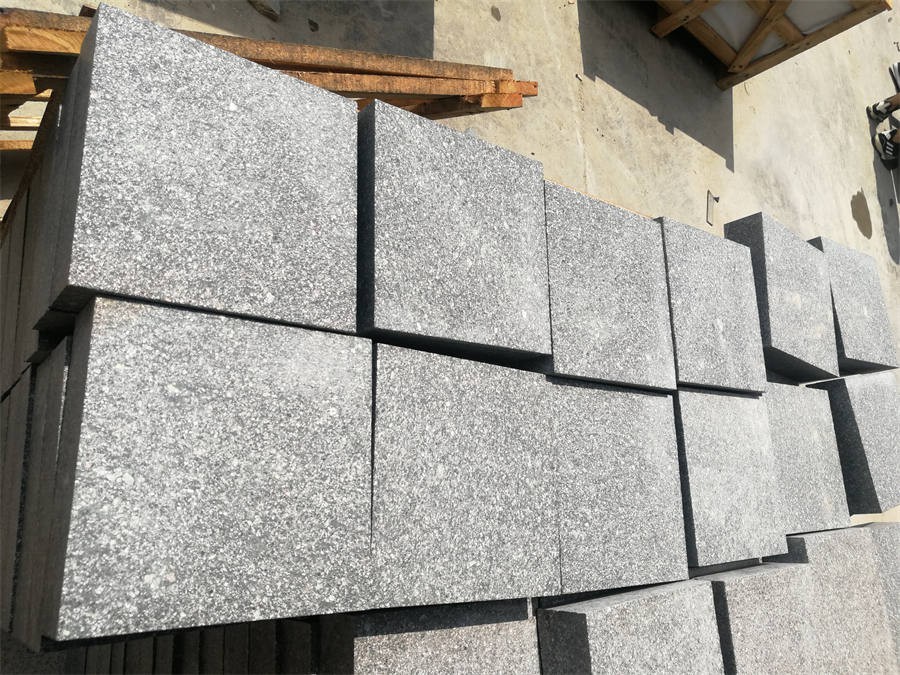 Flamed porphyry paver Flamed porphyry paver