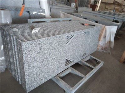 Taulells de granit de color clar de cuina