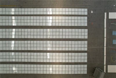 Cuina amb terra de marbre blanc