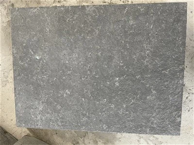 Paviment de pedra de basalt negre