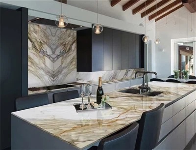 Backsplash de cuina de marbre daurat Calacatta